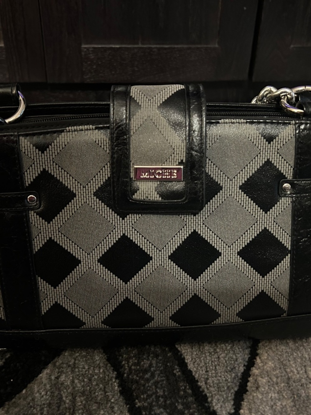 Purse with 9 Shells - Picture 3 of 11